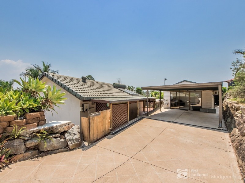 8 Mitchell Court, Carrara QLD 4211