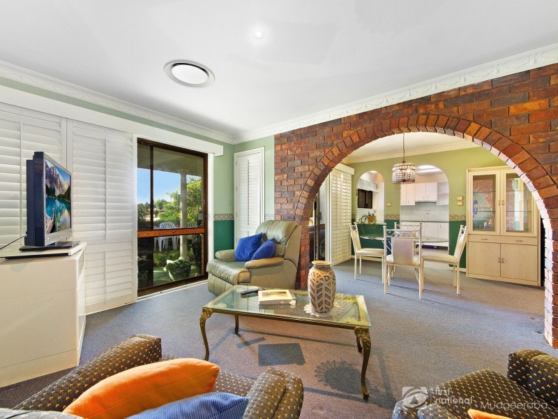 170 Sunshine Boulevard, Mermaid Waters QLD 4218