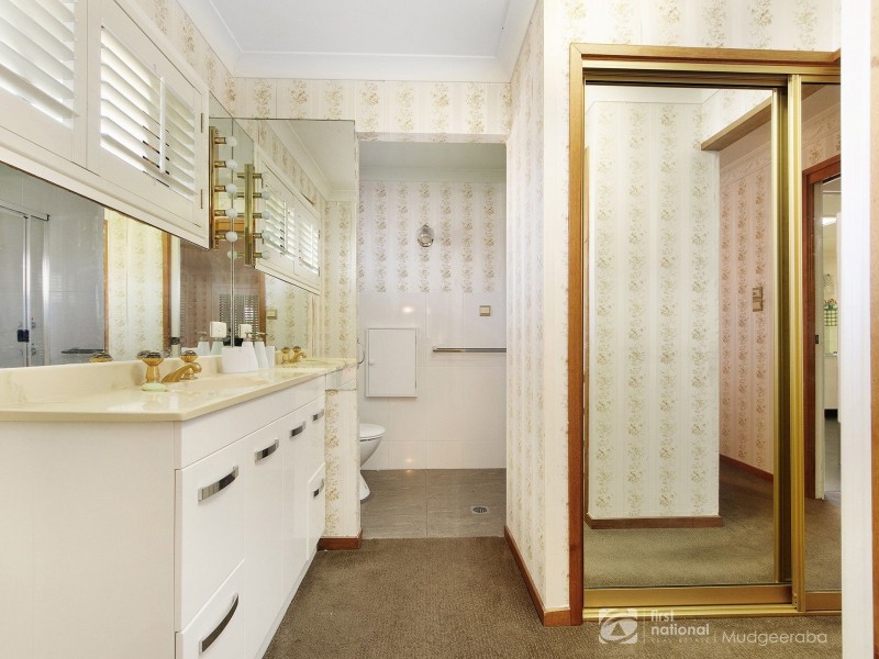 170 Sunshine Boulevard, Mermaid Waters QLD 4218