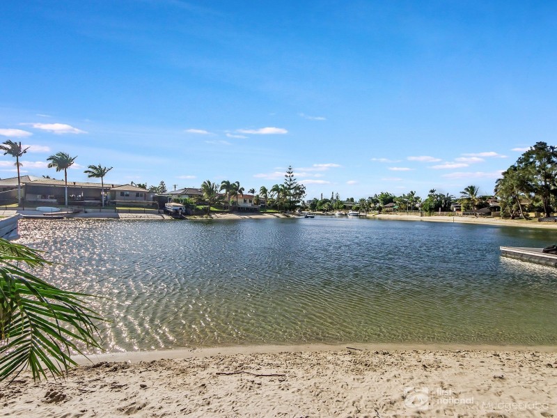 170 Sunshine Boulevard, Mermaid Waters QLD 4218