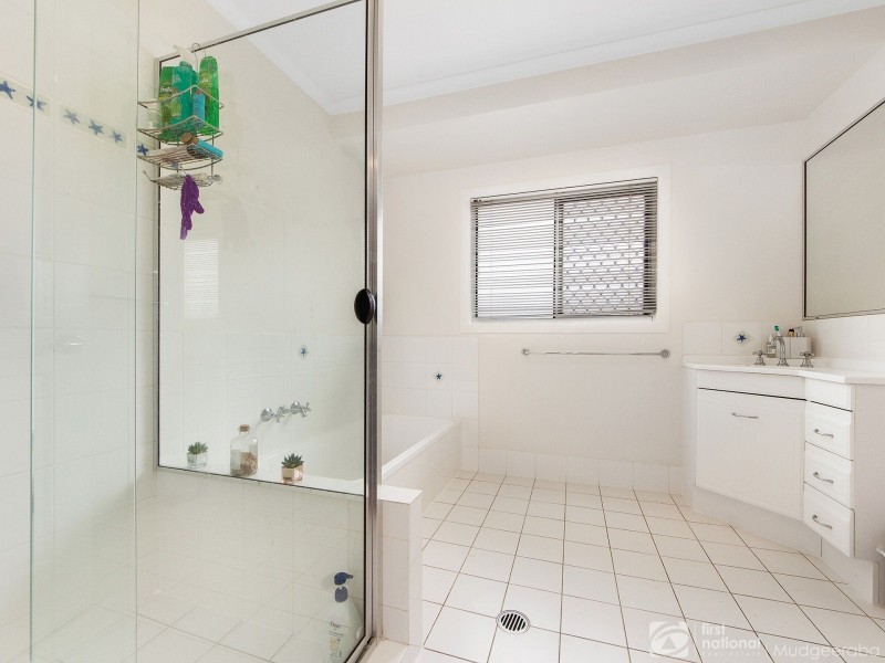 22 Mungala Street, Hope Island QLD 4212