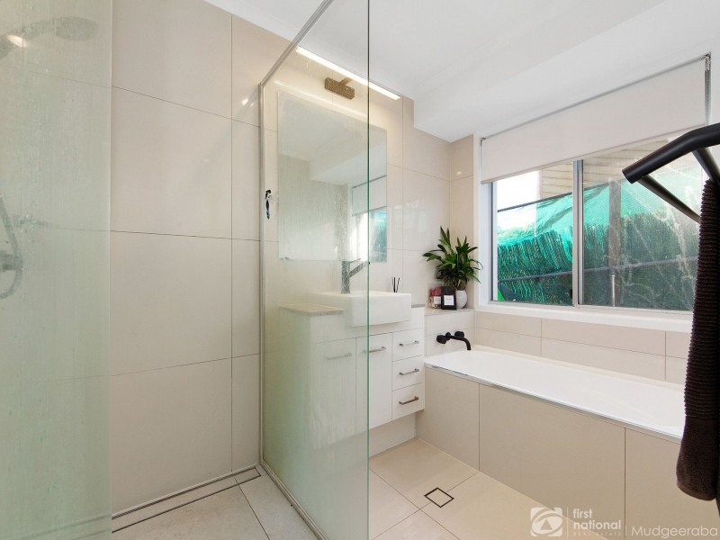 16 Rainbow Drive, Mudgeeraba QLD 4213