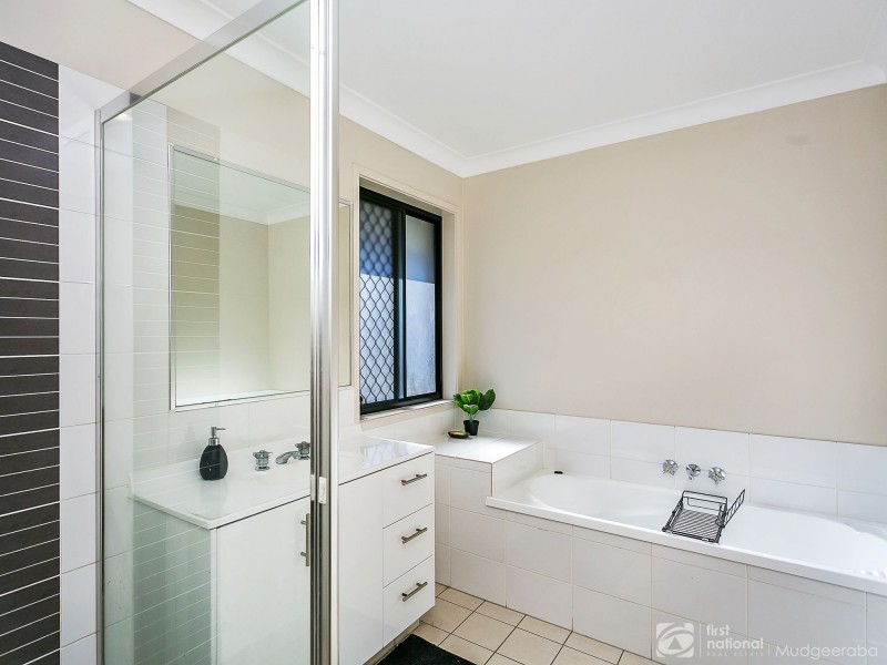 108 Observatory Drive, Reedy Creek QLD 4227