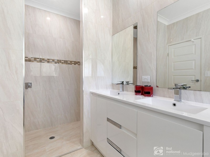 4 Narrabri Court, Gaven QLD 4211