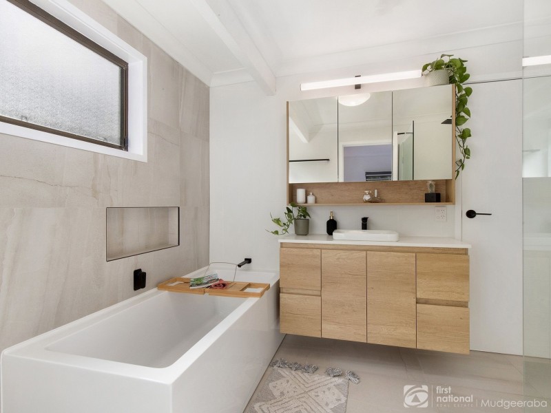15 Duke Court, Tallai QLD 4213