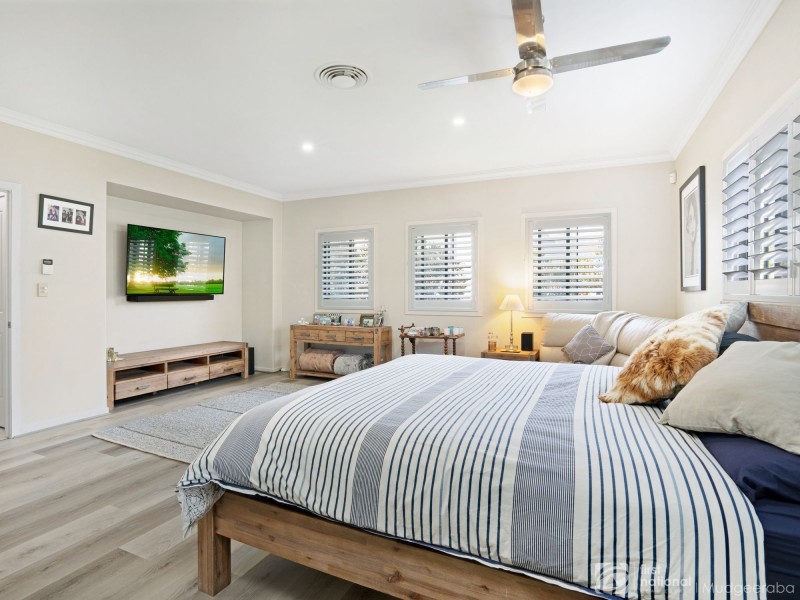 21 Port Peyra Crescent, Varsity Lakes QLD 4227