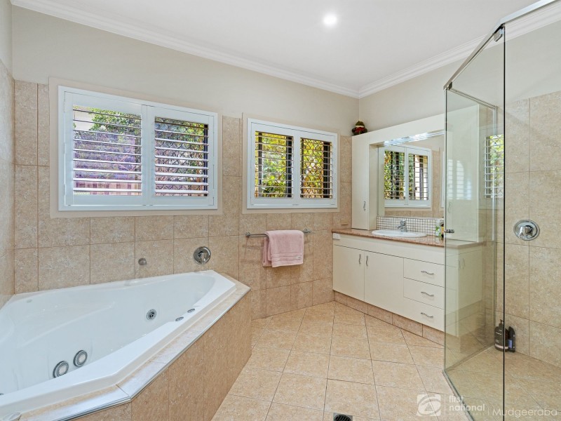 21 Port Peyra Crescent, Varsity Lakes QLD 4227