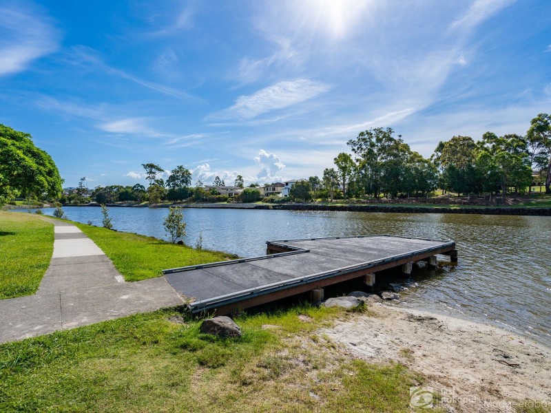 21 Port Peyra Crescent, Varsity Lakes QLD 4227