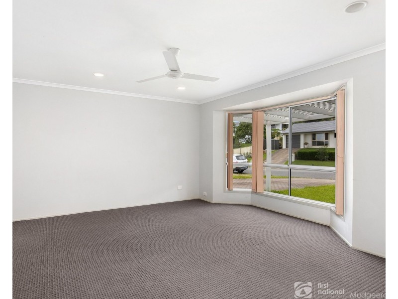 26 Renfrew Drive, Highland Park QLD 4211