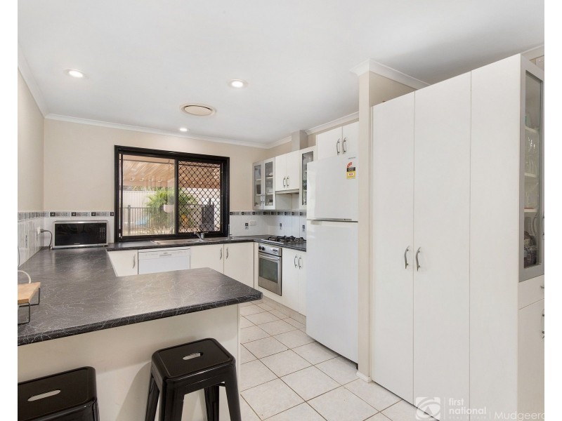 8 Douma Drive, Mudgeeraba QLD 4213