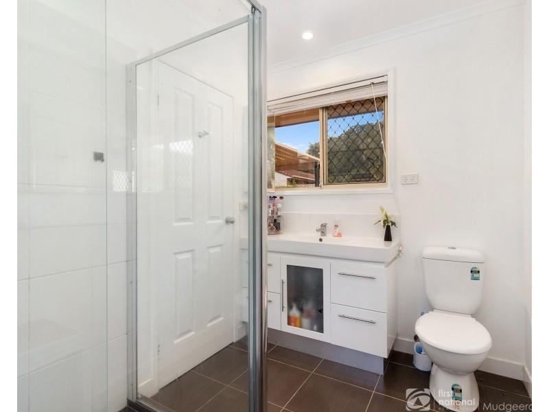 8 Douma Drive, Mudgeeraba QLD 4213