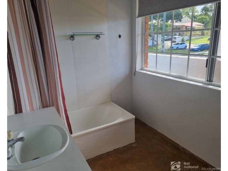 6 Robert Street, Mudgeeraba QLD 4213