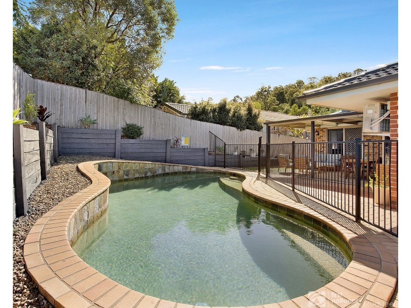 6 White Cap Close, Pacific Pines QLD 4211