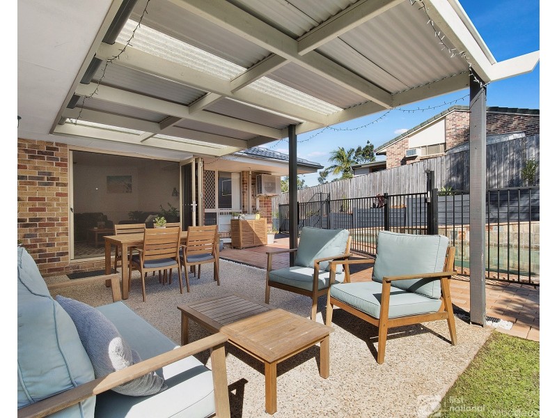 6 White Cap Close, Pacific Pines QLD 4211