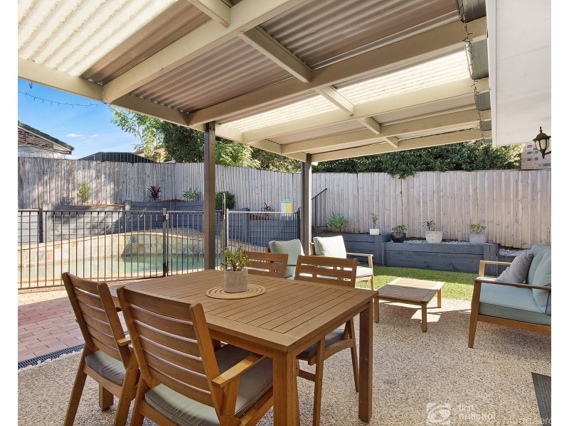 6 White Cap Close, Pacific Pines QLD 4211