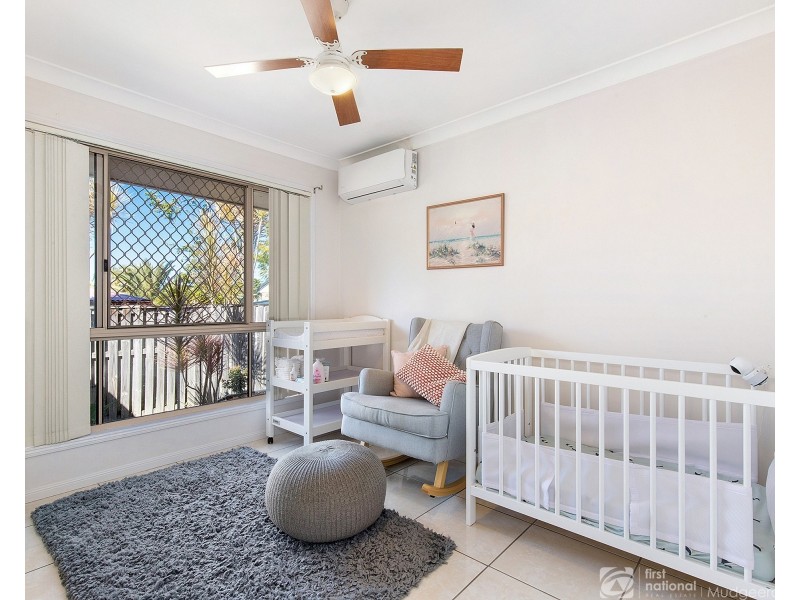 6 White Cap Close, Pacific Pines QLD 4211