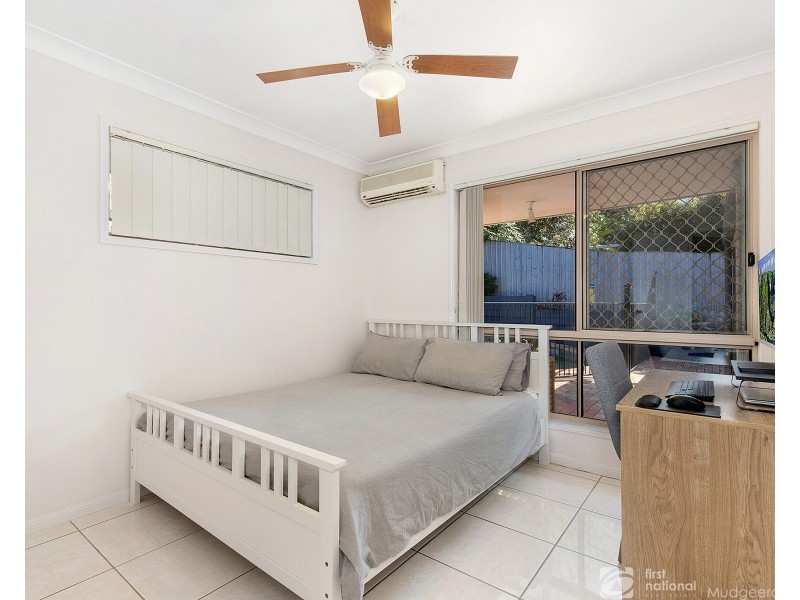 6 White Cap Close, Pacific Pines QLD 4211