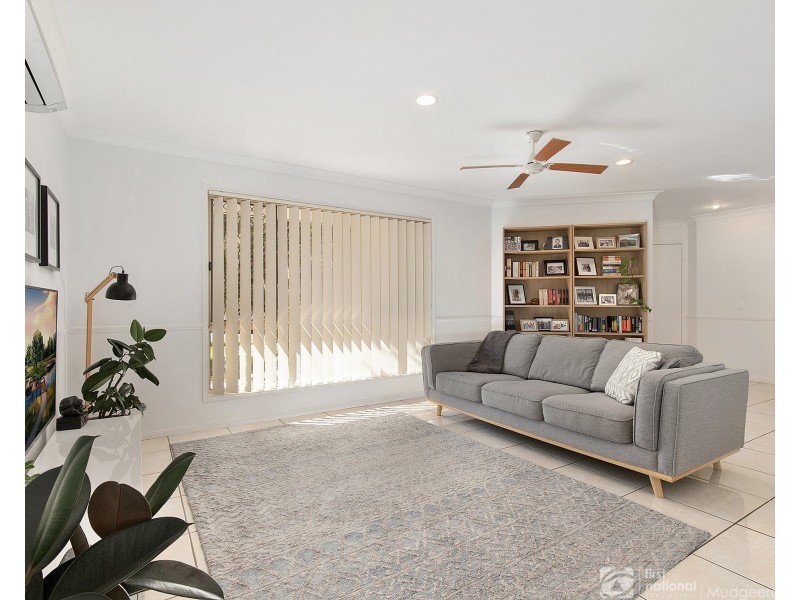 6 White Cap Close, Pacific Pines QLD 4211