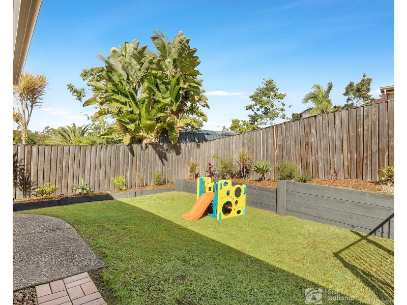 6 White Cap Close, Pacific Pines QLD 4211