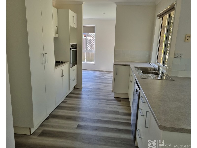 27 Parklake Drive, Mudgeeraba QLD 4213