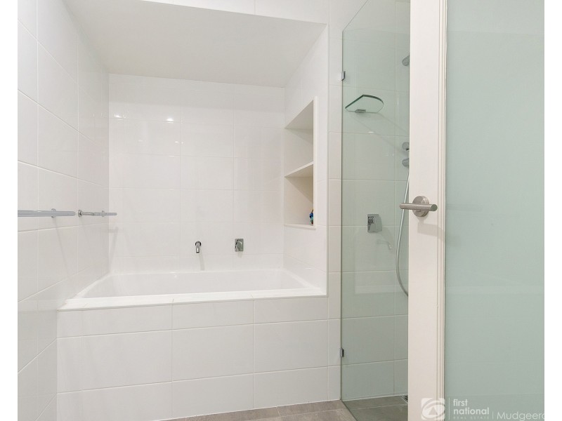 6024A Vista Drive, Benowa QLD 4217