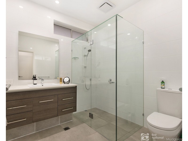 6024A Vista Drive, Benowa QLD 4217