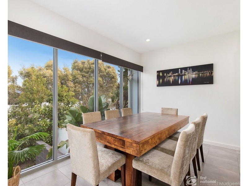 6024A Vista Drive, Benowa QLD 4217