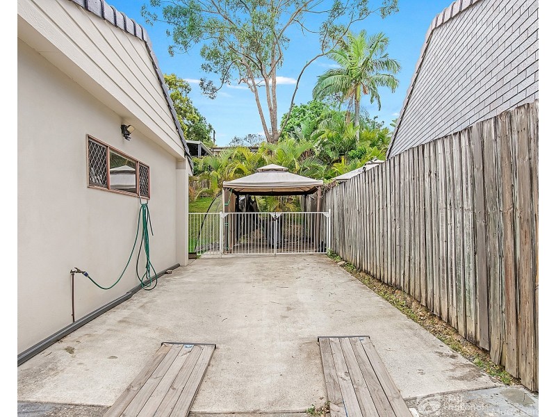 8 Cherokee Crescent, Mudgeeraba QLD 4213