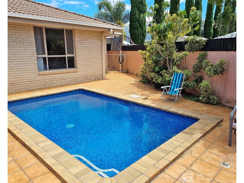 4 Frascati Street, Mermaid Waters QLD 4218