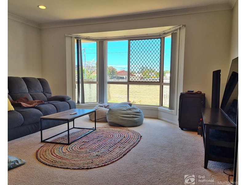 4 Frascati Street, Mermaid Waters QLD 4218