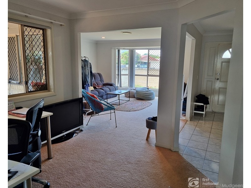4 Frascati Street, Mermaid Waters QLD 4218