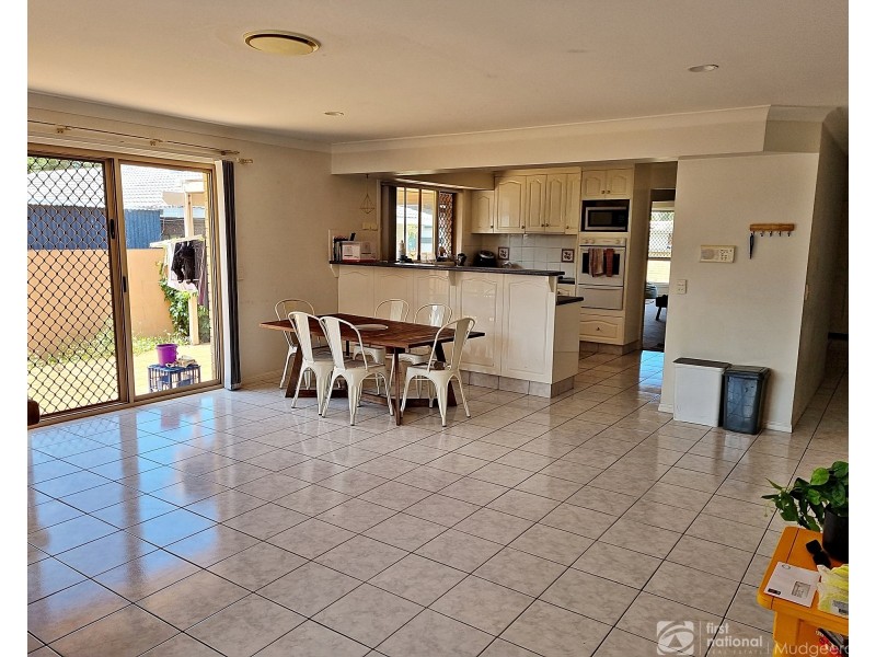 4 Frascati Street, Mermaid Waters QLD 4218