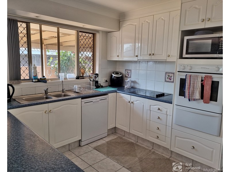 4 Frascati Street, Mermaid Waters QLD 4218