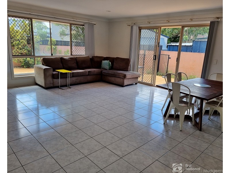 4 Frascati Street, Mermaid Waters QLD 4218