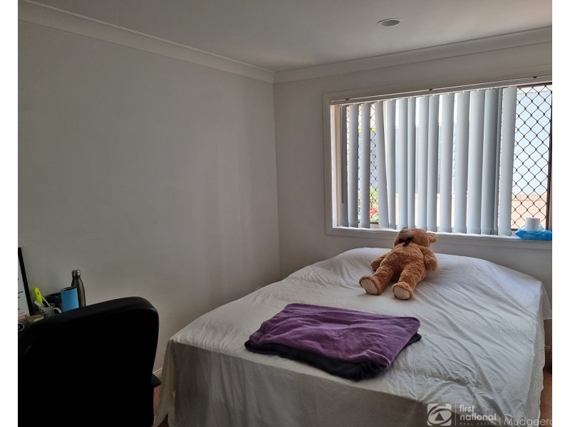 4 Frascati Street, Mermaid Waters QLD 4218