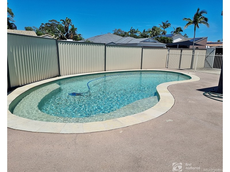 4 Thompson Street, Biggera Waters QLD 4216