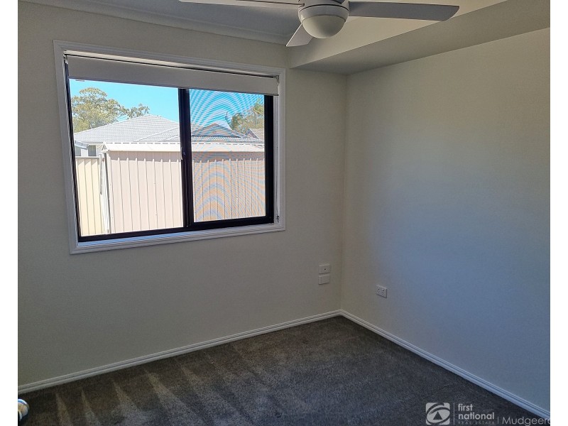 4 Thompson Street, Biggera Waters QLD 4216