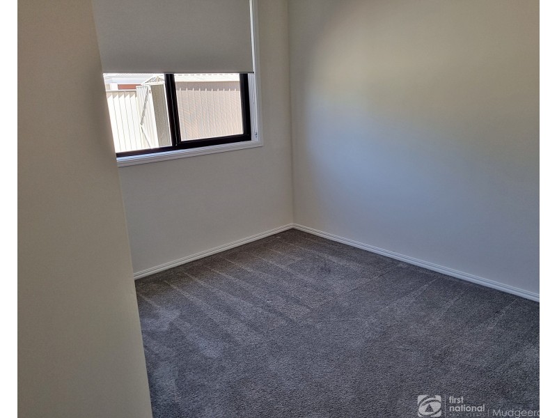 4 Thompson Street, Biggera Waters QLD 4216