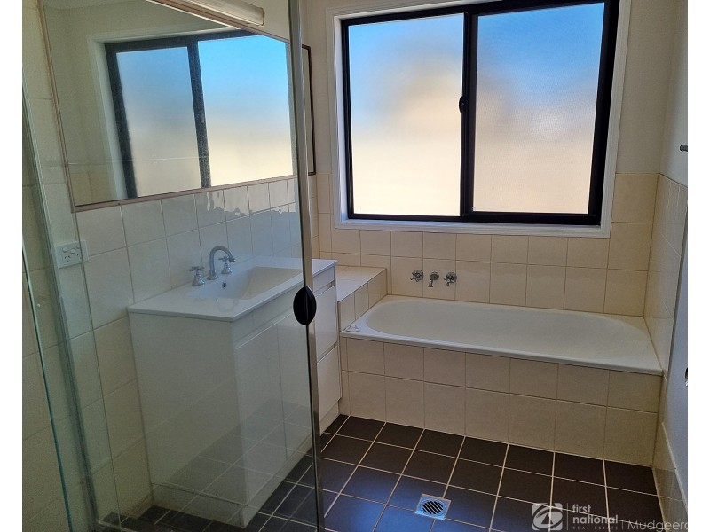 4 Thompson Street, Biggera Waters QLD 4216