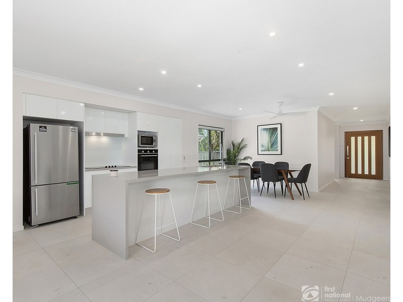 30 Dowson Esplanade, Mudgeeraba QLD 4213