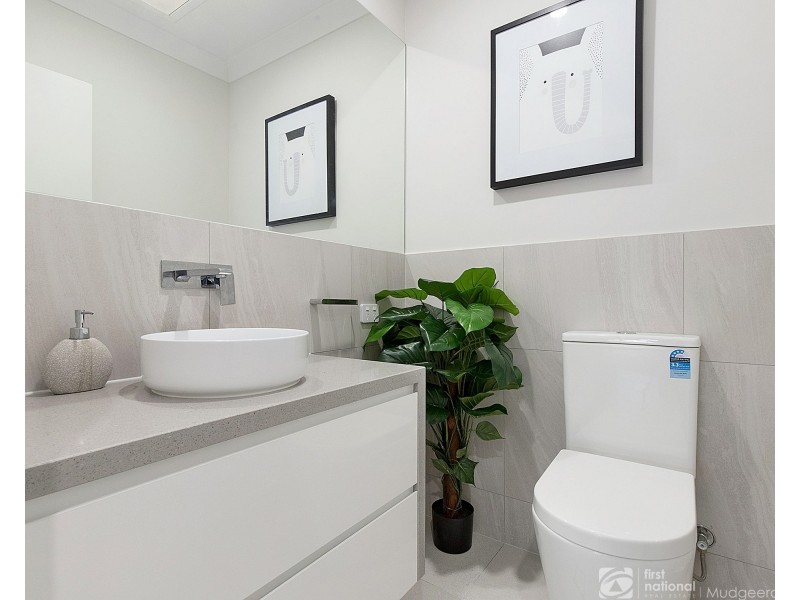 30 Dowson Esplanade, Mudgeeraba QLD 4213