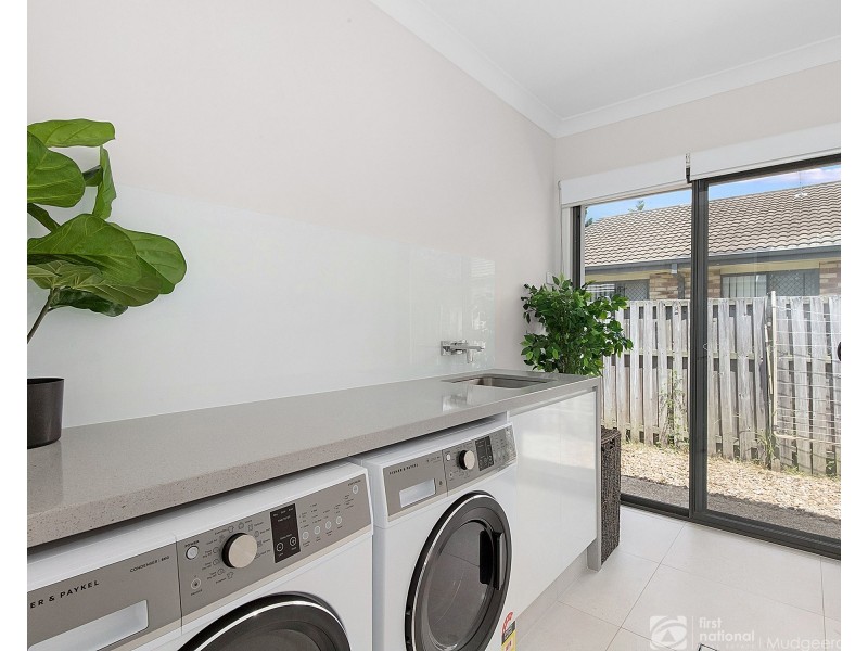 30 Dowson Esplanade, Mudgeeraba QLD 4213