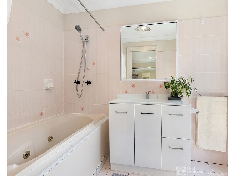 8 Jondique Avenue, Merrimac QLD 4226