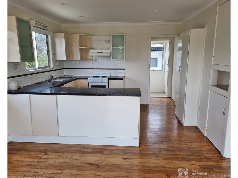 2 Beitz Avenue, Labrador QLD 4215