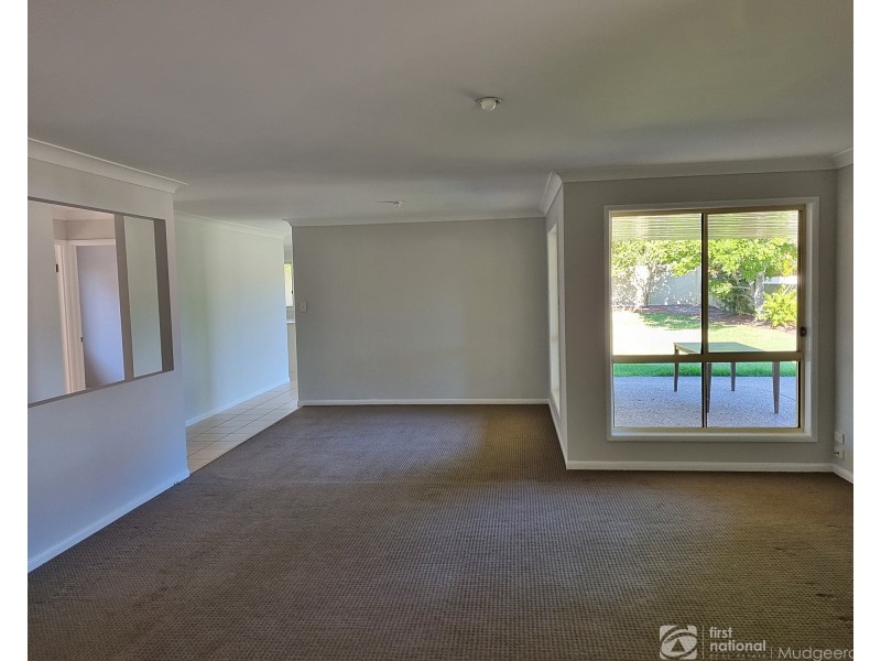 40 Maltravers Drive, Arundel QLD 4214