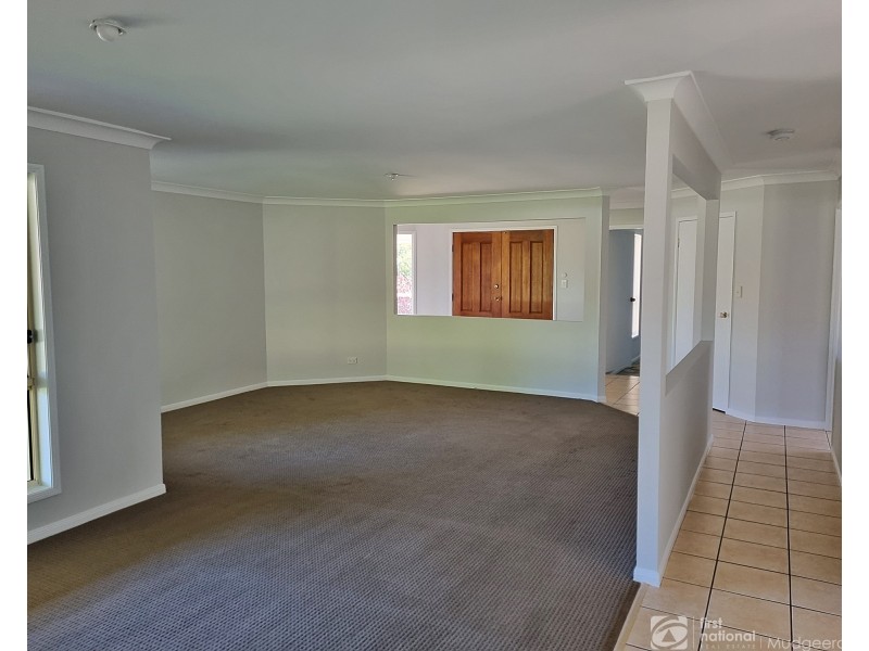 40 Maltravers Drive, Arundel QLD 4214