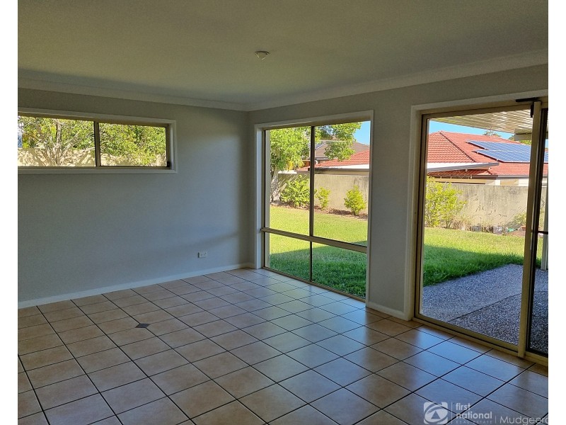 40 Maltravers Drive, Arundel QLD 4214