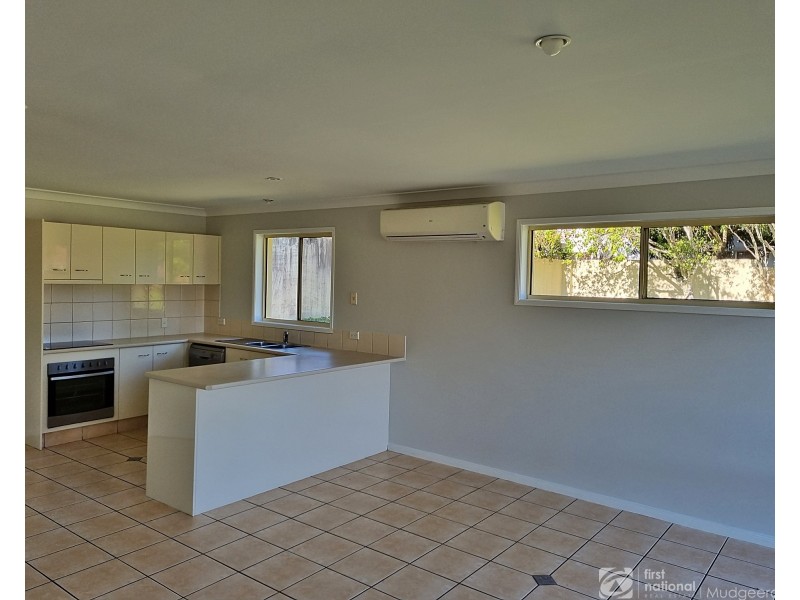 40 Maltravers Drive, Arundel QLD 4214