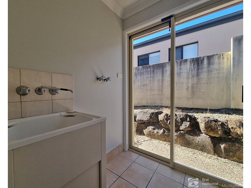 40 Maltravers Drive, Arundel QLD 4214