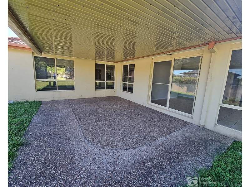 40 Maltravers Drive, Arundel QLD 4214
